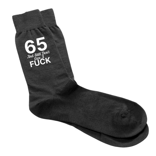 65 And Still Don't Give A Fuck - Men's Socks Size 6-12